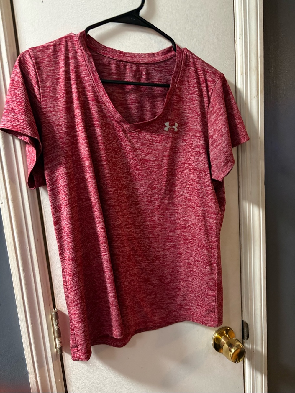 Under Armour Women's Heathered Red V-Neck Performance Tee size Large